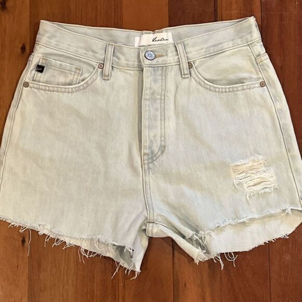 Kancan Women Denim Shorts 5/26‎ Button Fly Light Wash Distressed 144635 Daisy